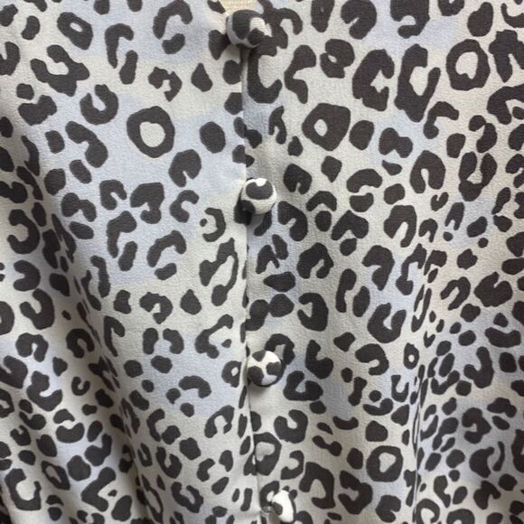 Nine West Gray & Blue Cheetah Print Long Sleeve Ruffle Top Size PL NEW - Picture 4 of 9
